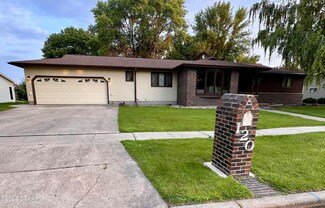 120 W 16th St, Grafton, ND 58237