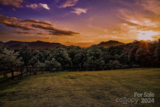 206 Hooker Rd, Columbus, NC 28722