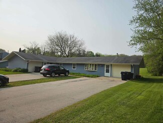 447 South St, Poynette, WI 53955