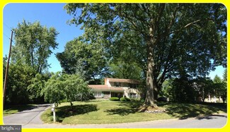 1311 Hunter Dr, Lancaster, PA 17601