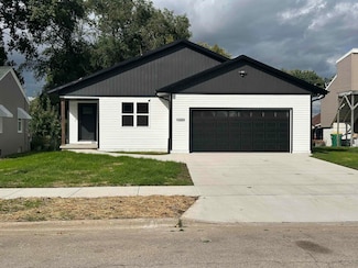 1213 Vanderbraak St, Green Bay, WI 54302