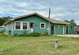 1217 Retz Dr, Ottawa, IL 61350