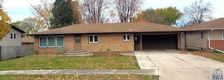 219 N 7th Ave, Sheldon, IA 51201