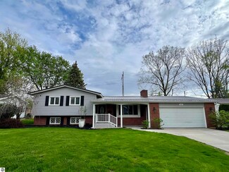 913 Mill St, Alma, MI 48801