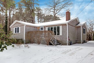 93 Blueberry Ln, Marstons Mills, MA 02648
