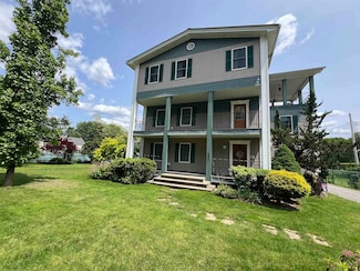628 S Main St, Brattleboro, VT 05301