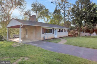 17708 Woodcrest Rd, Hagerstown, MD 21740