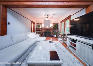 10 Florida Terrace, Staten Island, NY 10306