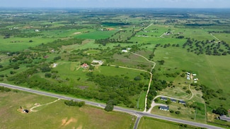 1385 Texas 97, Floresville, TX 78114