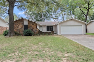 22 Woodlawn Dr, Conway, AR 72034