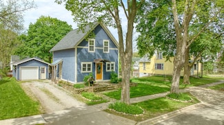 215 Washington St, Chelsea, MI 48118
