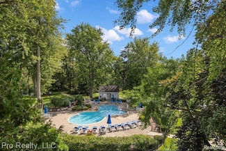 3559 Port Cove Dr Unit 25, Waterford, MI 48328