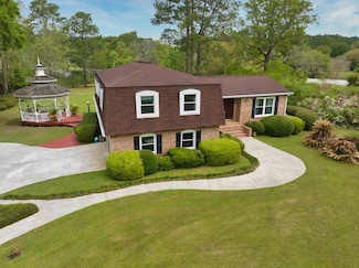 304 Clubview Dr, Moultrie, GA 31768