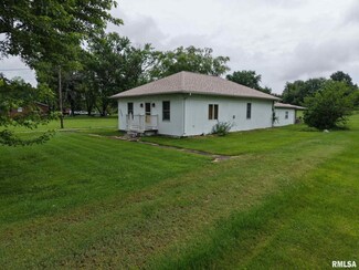 11218 Old Lake Rd, Benton, IL 62812