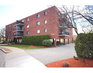 209 Riverview Ave Unit 4, Auburndale, MA 02466