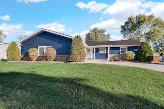 936 Seneca Dr, Crown Point, IN 46307