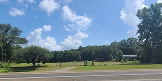 1053 E Main St, Zavalla, TX 75980