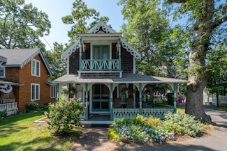 16 Cottage Park, Oak Bluffs, MA 02557