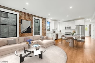 35 Main St Unit 2A, Millburn, NJ 07041