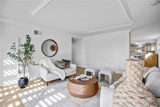 872 Huron Dr, Claremont, CA 91711