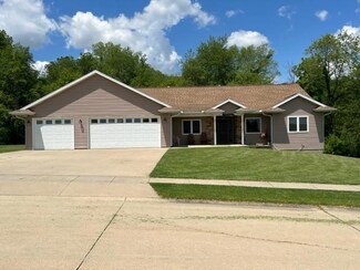 11 Bradley Ct, Central City, IA 52214