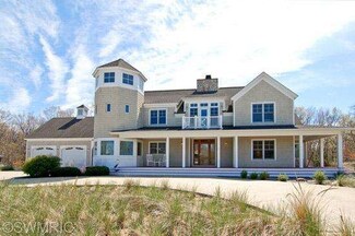 52210 Main Dr, New Buffalo, MI 49117