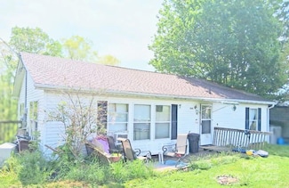 1060 N Canton Rd, Canton, NC 28716