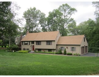 9 Tracey Dr, Whitinsville, MA 01588