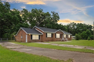 930 Timothy St, Saraland, AL 36571