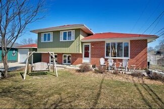 1N029 Papworth St, Carol Stream, IL 60188