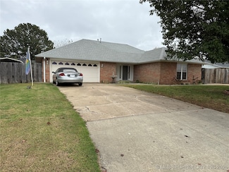 612 Westwood Dr, Claremore, OK 74017