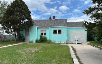 717 S Diamond Ave, Lusk, WY 82225