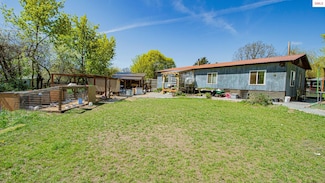 6702 Pine St, Bonners Ferry, ID 83805