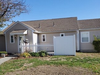 21 Mitchell Dr, Chicopee, MA 01022