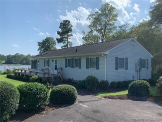 622 Shore Dr, Hartfield, VA 23071