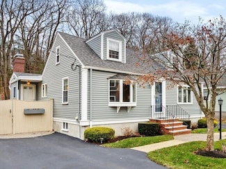 127 Oak St, Wakefield, MA 01880