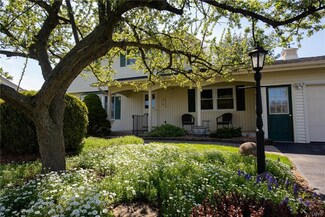 5814 Durham Ln, East Syracuse, NY 13057