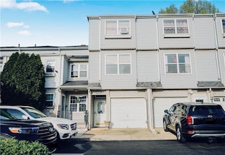102 Lorraine Loop, Staten Island, NY 10309
