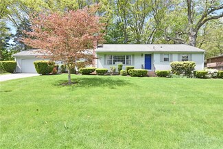 29 Landmark Rd, Warwick, RI 02886