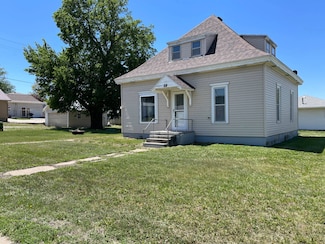 218 4th St, Pender, NE 68047