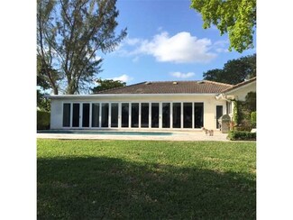 2021 NE 212th St, Miami, FL 33179