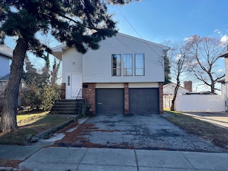 22 High St, Roslyn Heights, NY 11577