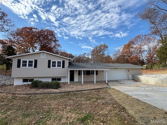 410 Raymond Dr, O Fallon, MO 63366