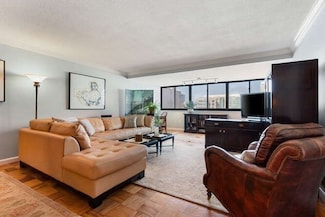 9 Hawthorne Place Unit 9R, Boston, MA 02114