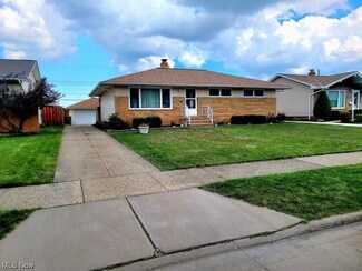 433 E Parkleigh Dr, Independence, OH 44131