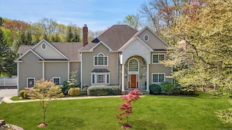 222 Roxbury Rd, Stamford, CT 06902