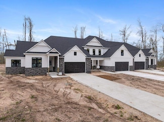 807 Fairways Dr, Harbor Springs, MI 49740