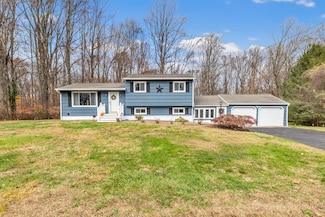 13 School St, Monroe, CT 06468