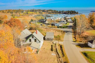 26 Main St, Owls Head, ME 04854