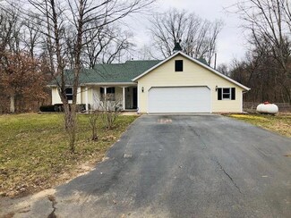 5466 Dixie Ave, Demotte, IN 46310